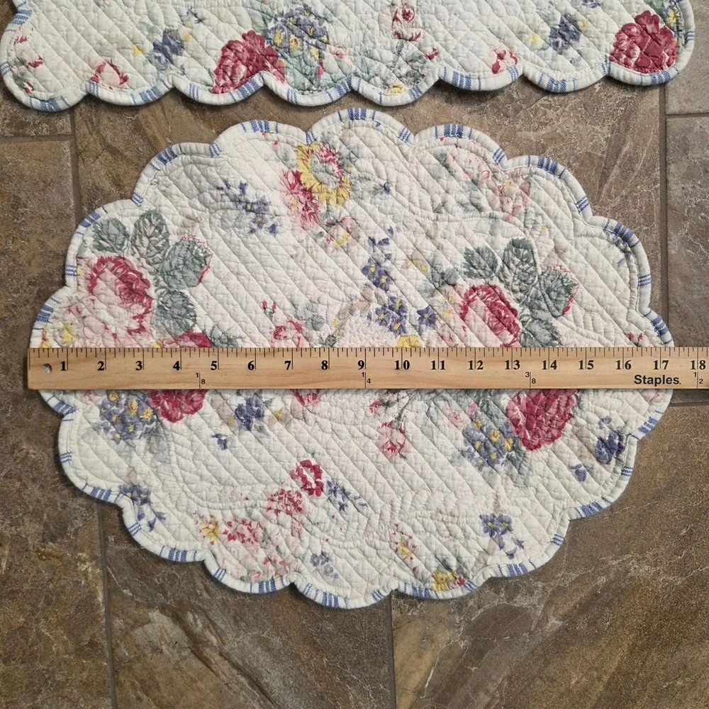Vintage Floral Quilted Placemats Set of 2 Scalloped Reversible Cottagecore Blue